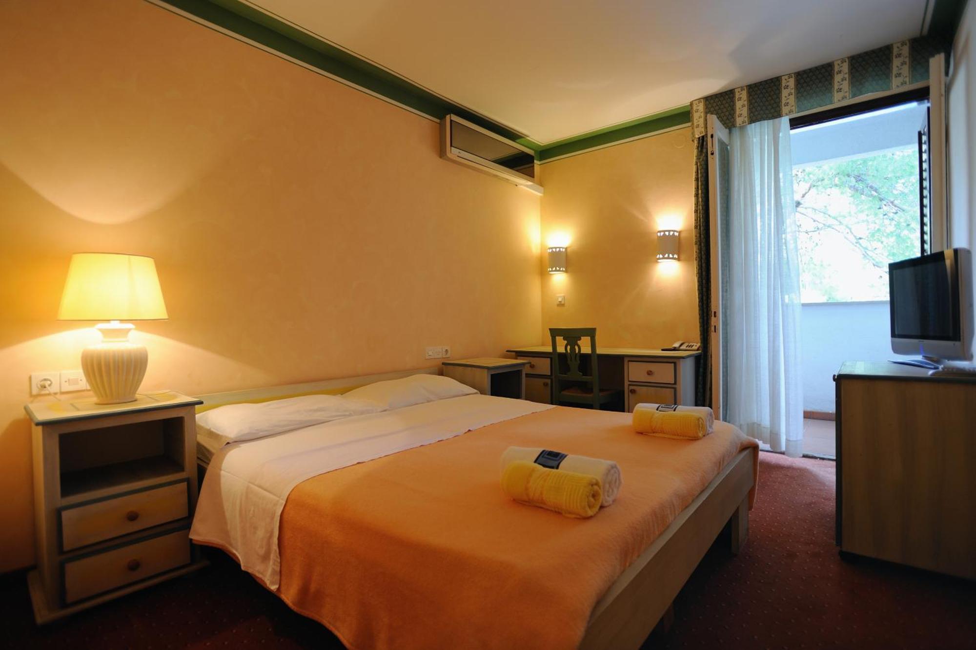 Hotel Solitudo Uble Esterno foto