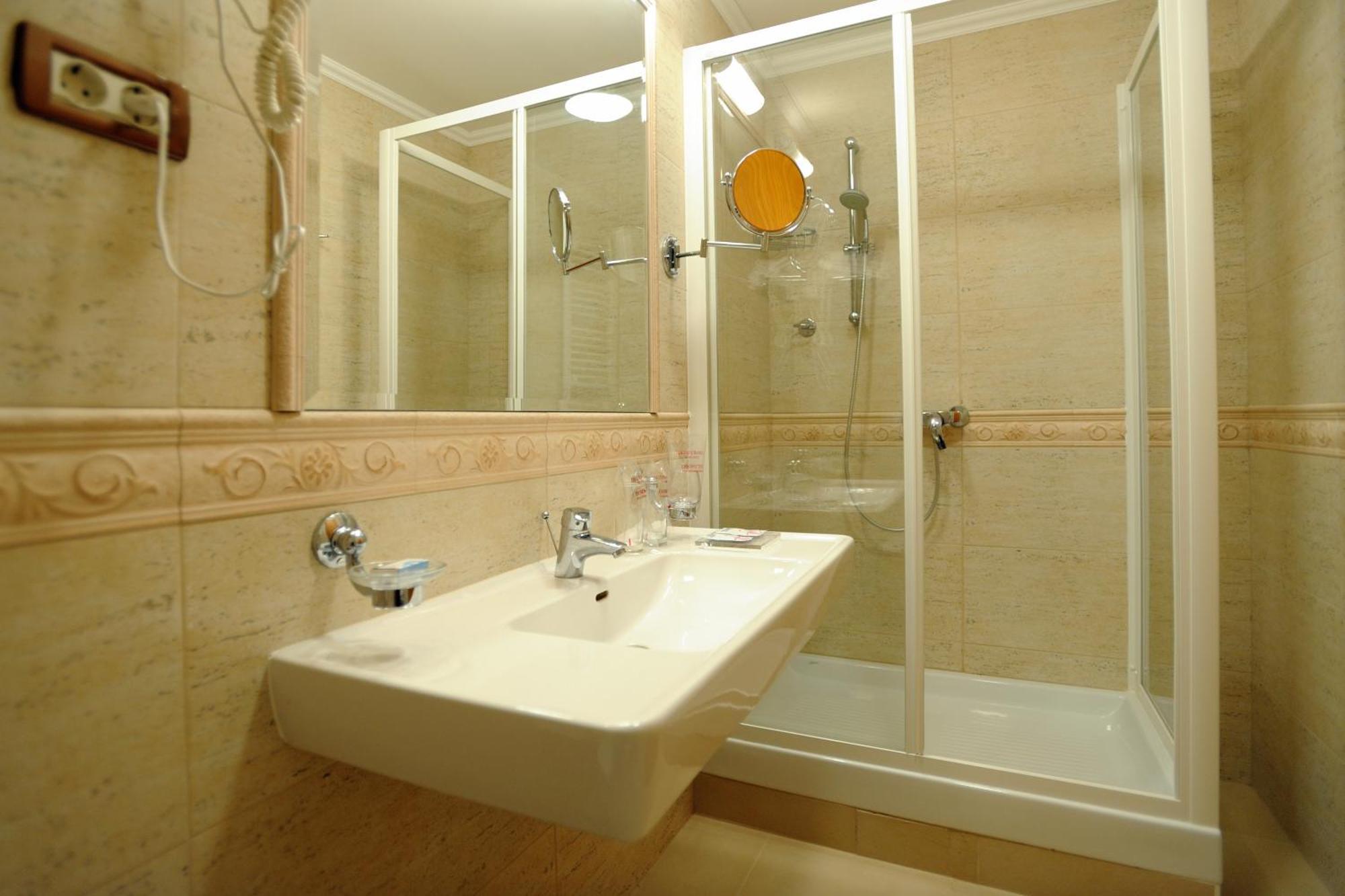 Hotel Solitudo Uble Esterno foto